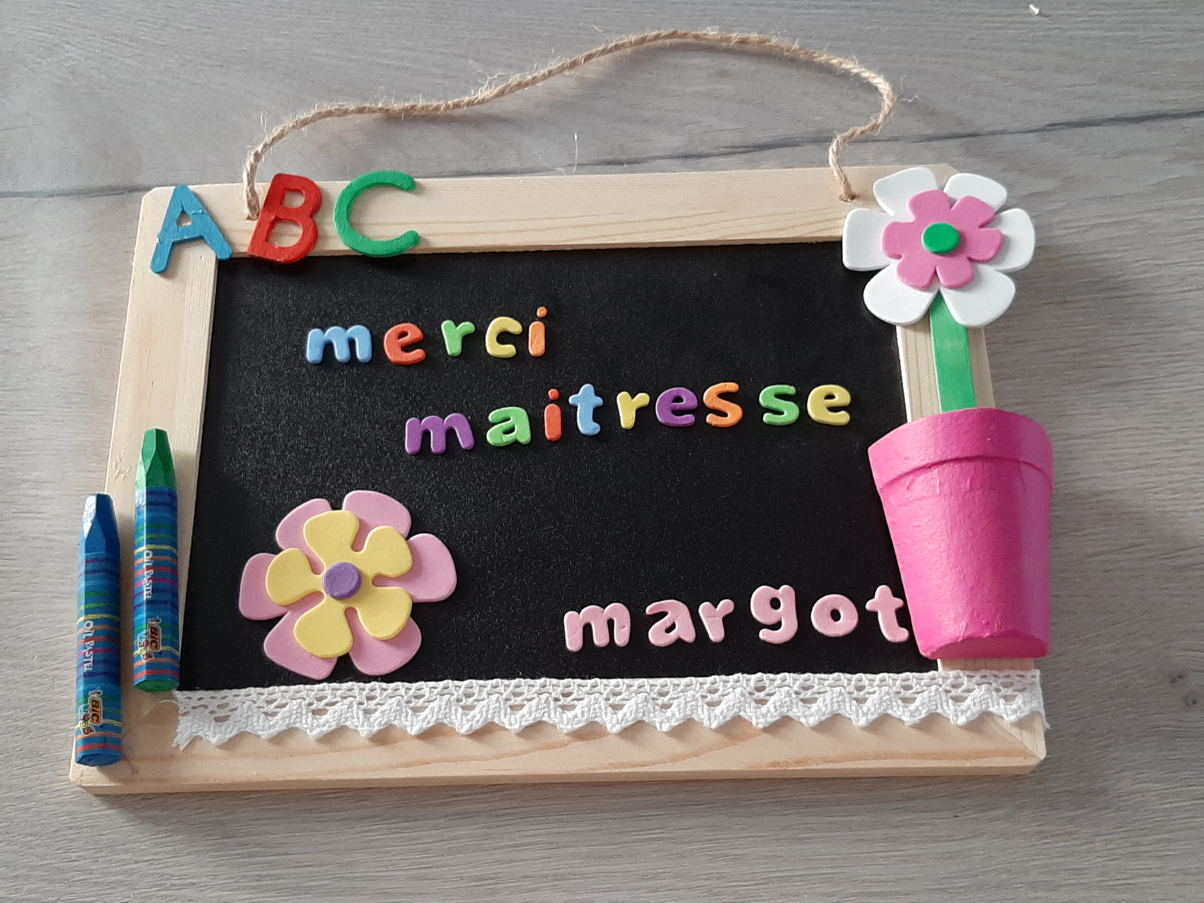 Boite métal + crayon noir - Merci maitresse dessin