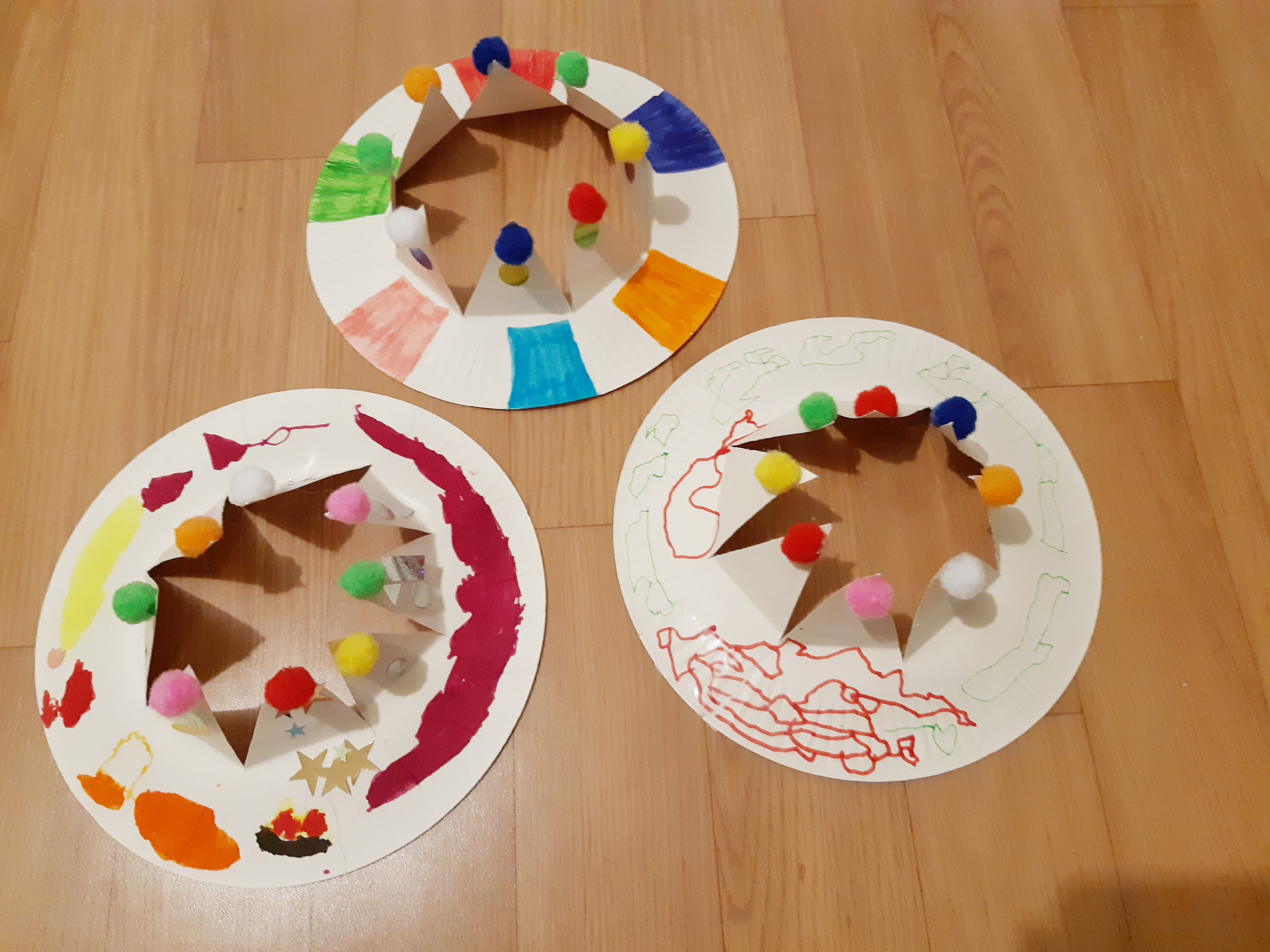 Fabriquer une couronne avec une assiette en carton