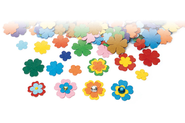 Déco printanière avec des fleurs en carte