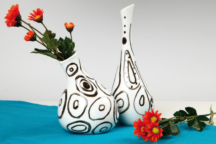 Set de 6 vases en porcelaine blanche