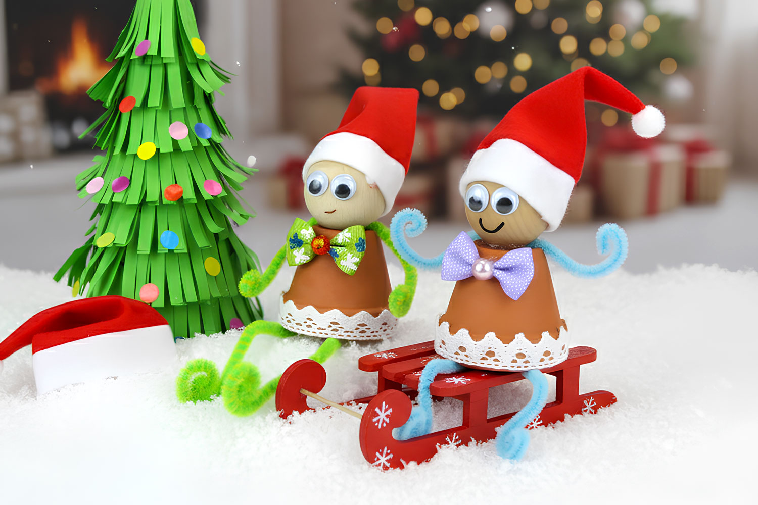 Lutins de Noël avec pots en terre cuite