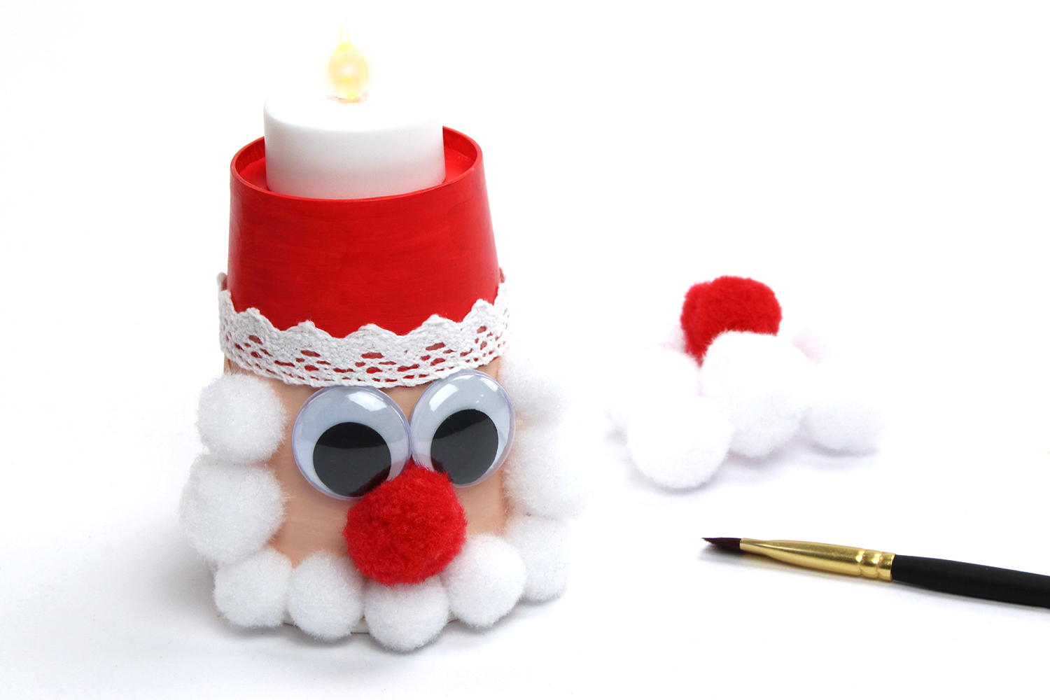 Père Noël lumineux avec un gobelet en carton - Tutos Noël - 10 Doigts