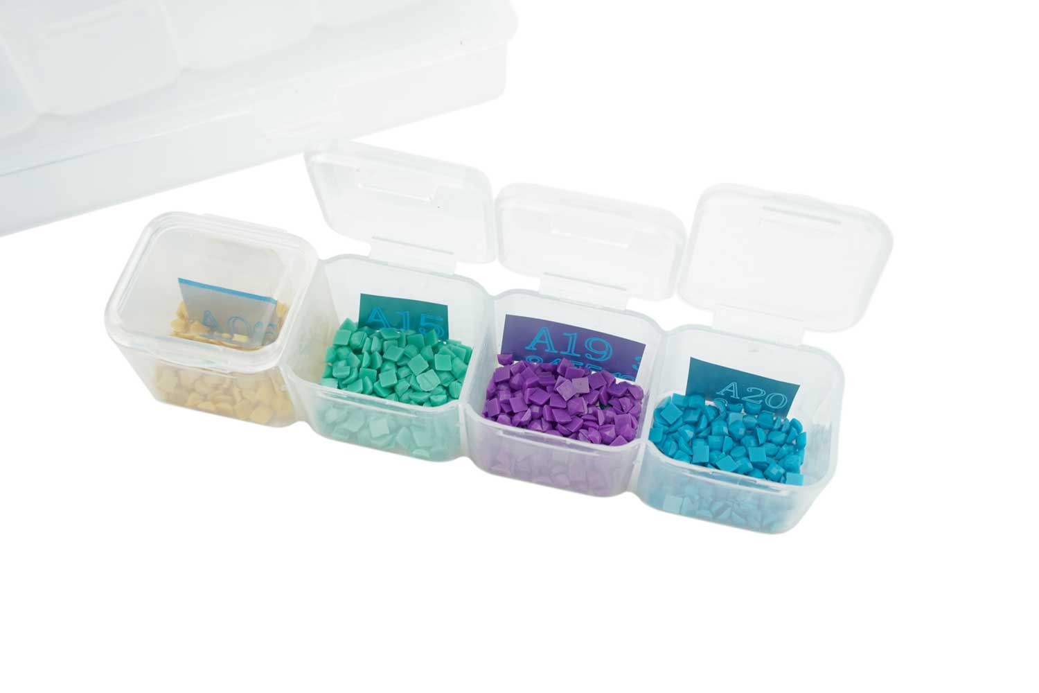 Boîte transparente avec 6 casiers de couleurs et couvercle