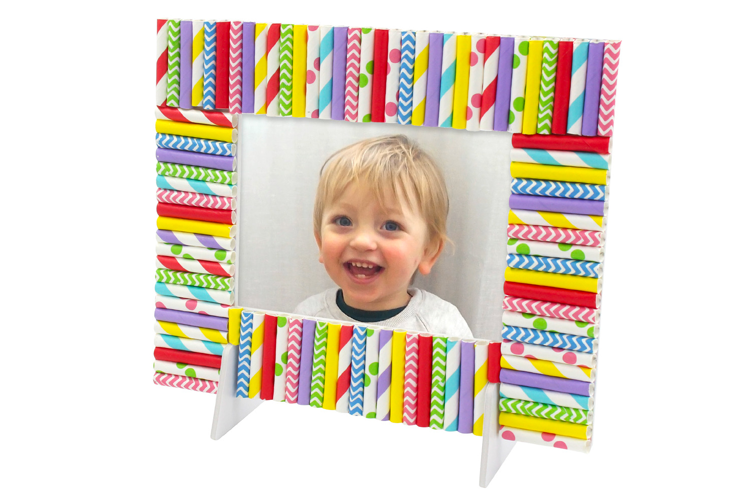 Cadre décoré avec des pailles