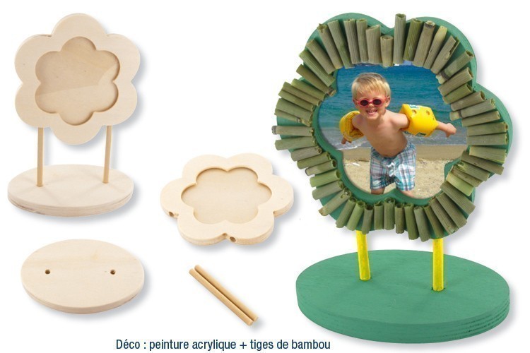 Cadre fleur décoré avec des tiges de bambou