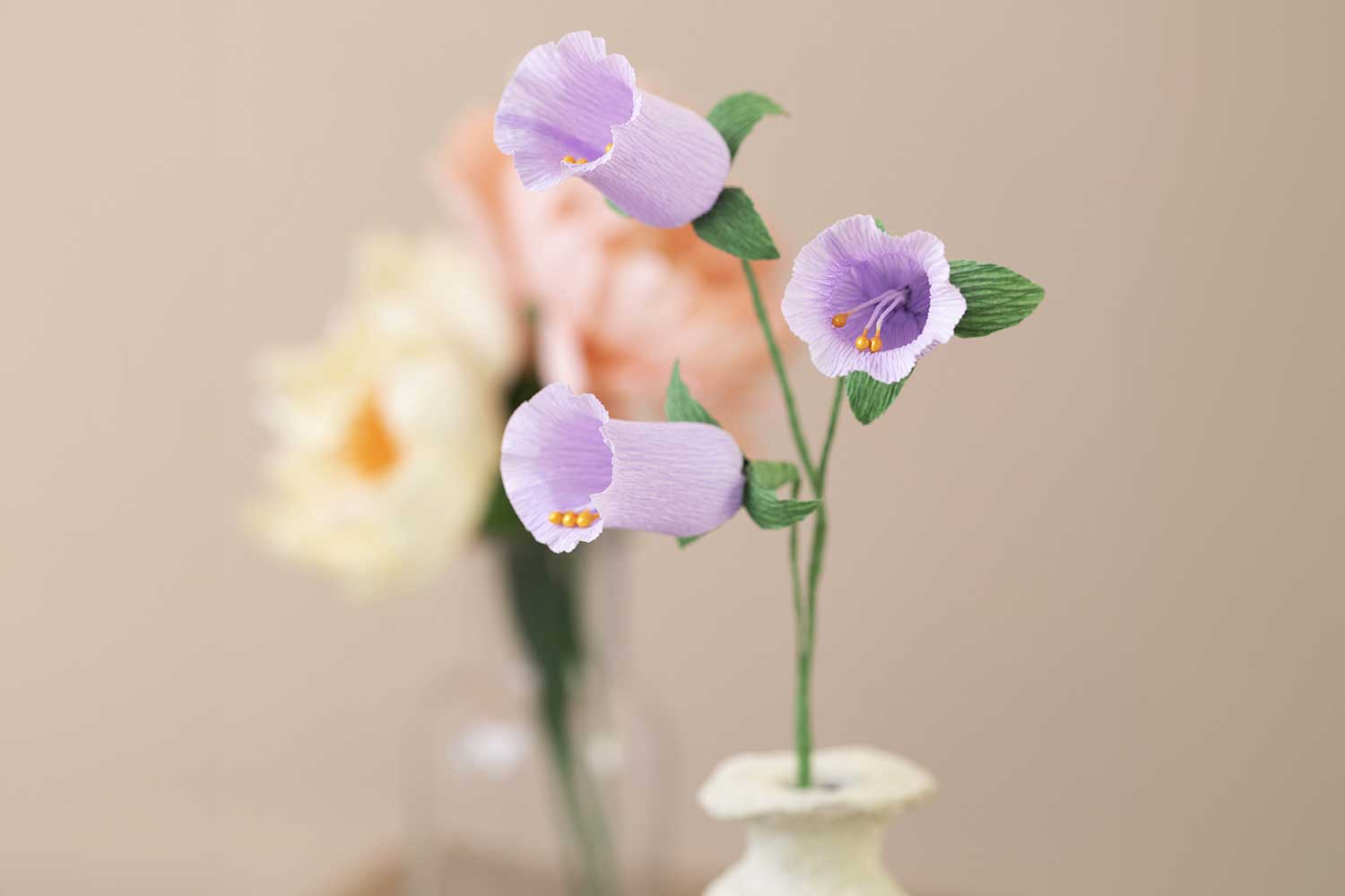 Violettes en papier crépon