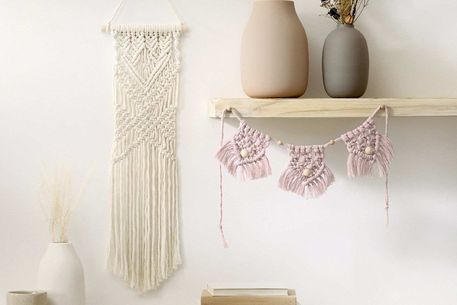 DIY : Suspension murale en macramé avec des pompons - Idées