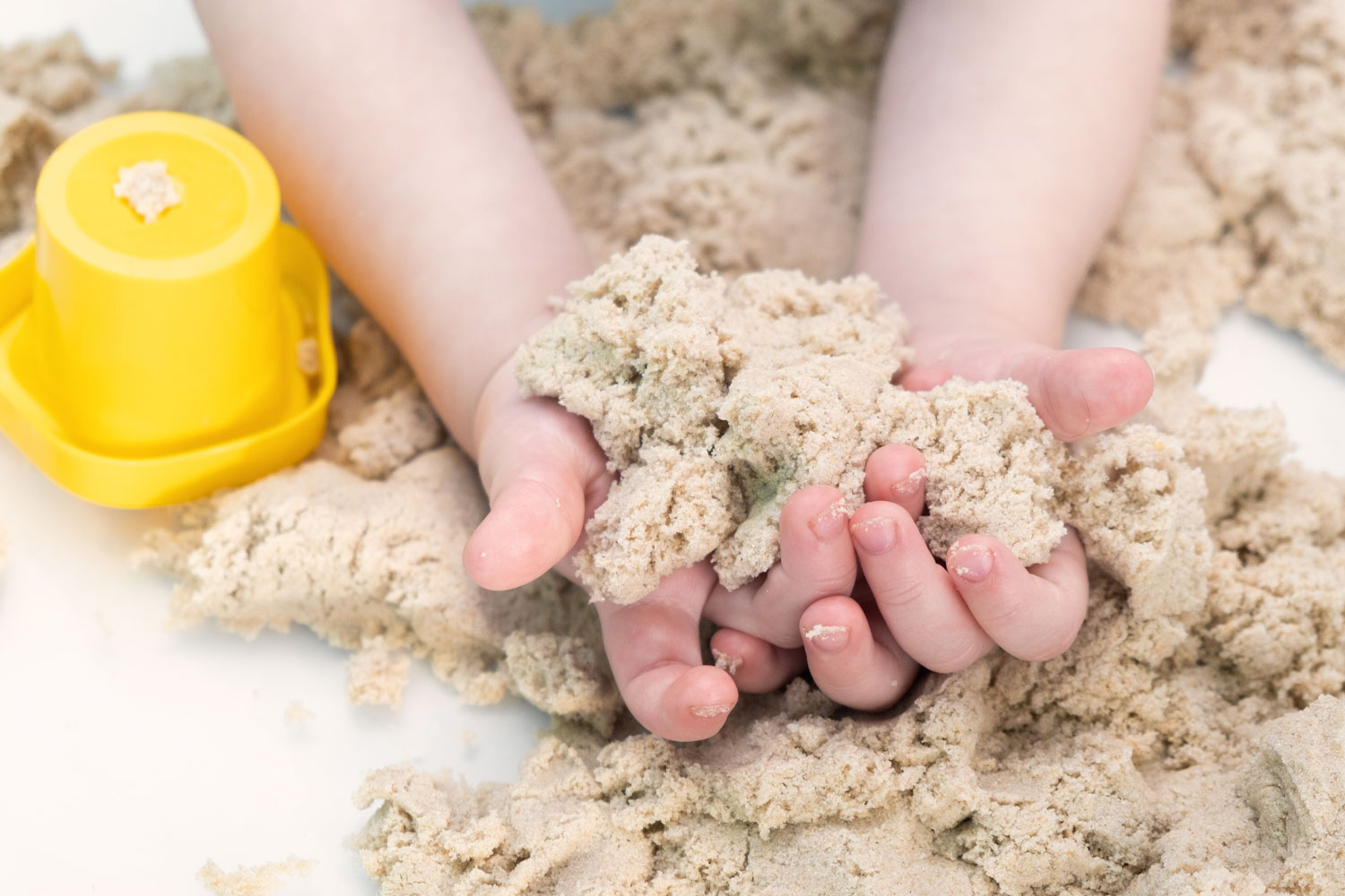 Pâtes à modeler et sable magique