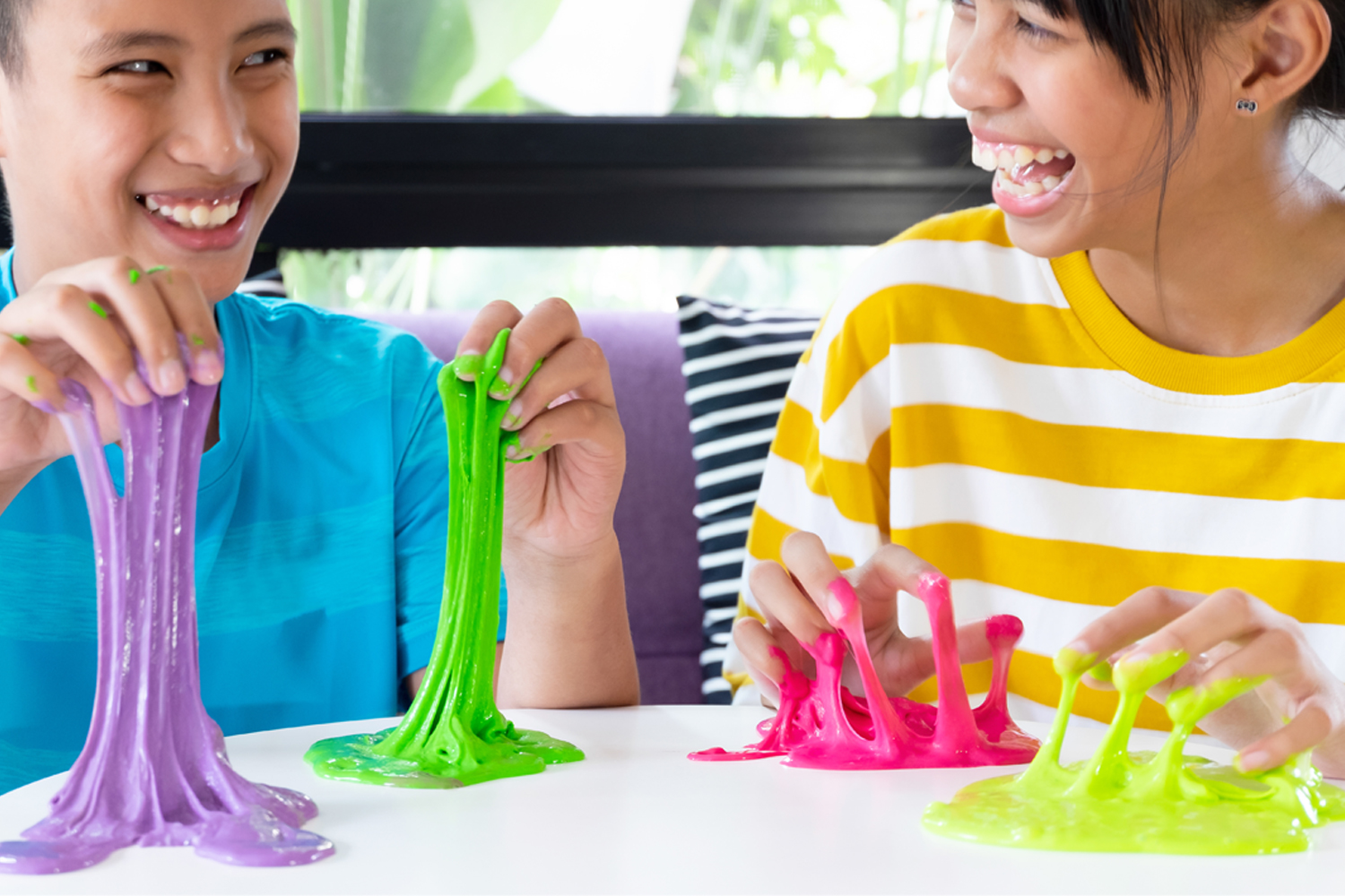 DIY RECETTE SLIME AVEC BÂTON DE COLLE