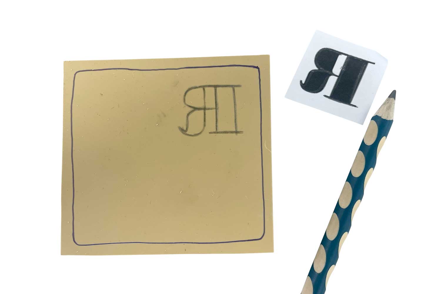 Étape 1 – Reporter le motif sur la plaque