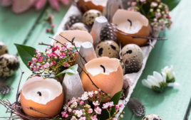 Je fais des bougies oeufs - Activités de Pâques - 10doigts.fr