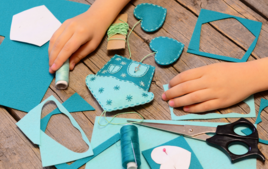 Je Fabrique une décoration en feutrine - Activités Mercerie - 10doigts.fr