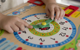 J'apprends à lire l'heure - Activités Montessori - 10doigts.fr