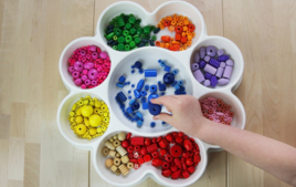 Formes et couleurs - Activités Montessori - 10doigts.fr