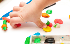 Modelage 1er âge - Activités enfants moins de 3 ans - 10doigts.fr
