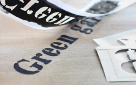 Je peins au pochoir - Activités de peinture - 10doigts.fr