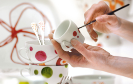 Je peins sur de la porcelaine - Activités de peinture - 10doigts.fr