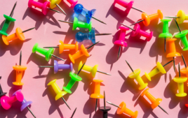 Accrocher au mur - Attaches et fixations - 10doigts.fr