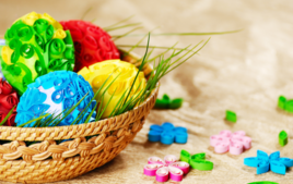 Je décore des œufs en quilling - Activités de Pâques - 10doigts.fr