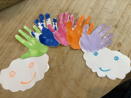 Main dans les nuages - 10doigts.fr