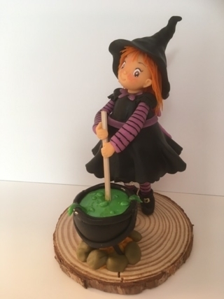 sorcière en porcelaine froide - Modelage - 10doigts.fr