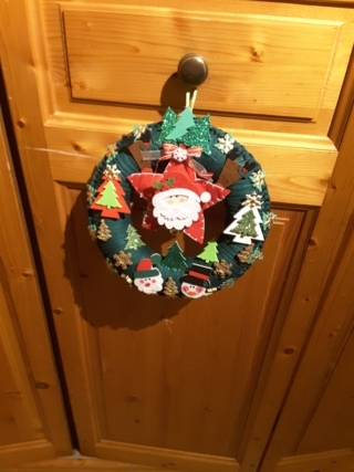 Couronne de Noël - Déco du polystyrène - 10doigts.fr