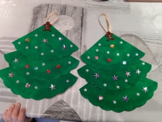 Petits sapins de Noël avec mes choupettes de 3 ans - Créations d'enfant - 10doigts.fr