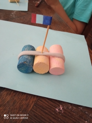 Rado avec Bouchon à Liège fait avec les enfants - Créations d'enfant - 10doigts.fr