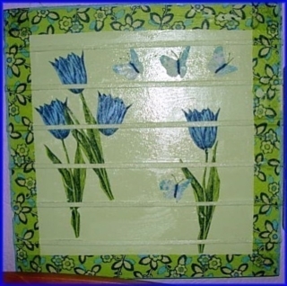 LES FLEURS BLEUES AUX PAPILLONS BLANCS - Déco du bois - 10doigts.fr