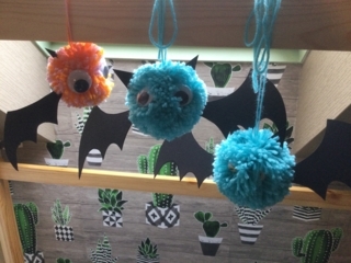 Chauve-souris pompons - 10doigts.fr