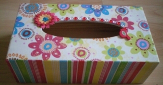 Boîte à mouchoirs Printanière - Déco du bois - 10doigts.fr