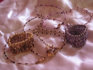 parures de bijoux pour mes petites jumelles - Perles, bracelets, colliers - 10doigts.fr