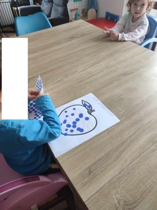 Motricité fine et pomme - 10doigts.fr