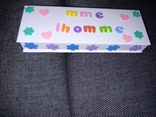 Boîte à crayon maîtresse - 10doigts.fr