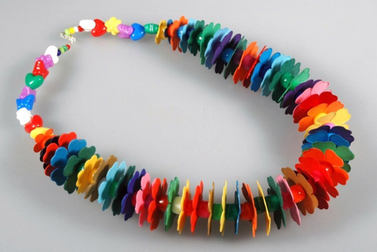 Collier en fleurs - Activités manuelles fête des mères - 10doigts.fr