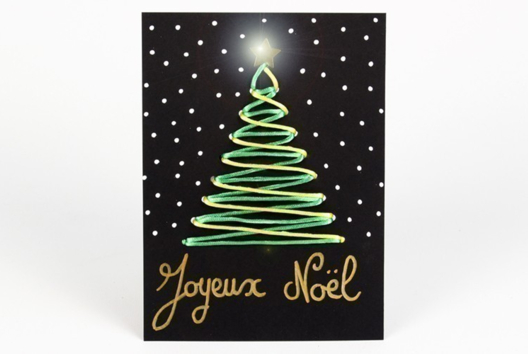 Carte à broder sapin de Noël - Activités manuelles carterie - 10doigts.fr