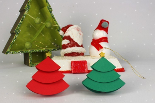 Petits sapins en papier - Activités manuelles décorations du sapin de Noël - 10doigts.fr