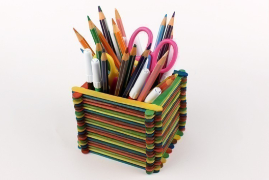 Pot à crayons en bâtonnets - Activités manuelles bricolages - 10doigts.fr