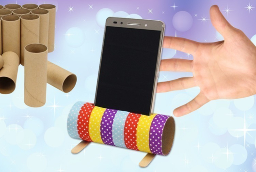 Support pour smartphone avec un rouleau en carton - Activités manuelles recyclage - 10doigts.fr