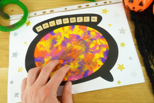 Activité Chaudron Halloween Bébé - Activités manuelles Halloween - 10doigts.fr
