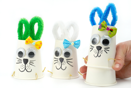 Activite paques enfant Lapin Sauteur Gobelet - Activités manuelles DIY Pâques - 10doigts.fr