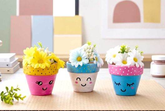 ambiance pots kawaii - Activités manuelles peinture : des créations pour tous les âges et toutes les envies - 10doigts.fr