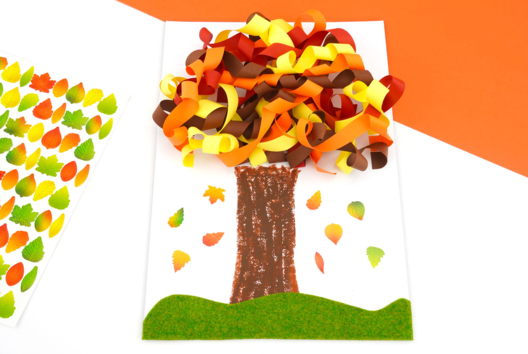 arbre automne enfant activite facile papier enroule - Activités manuelles Automne - 10doigts.fr