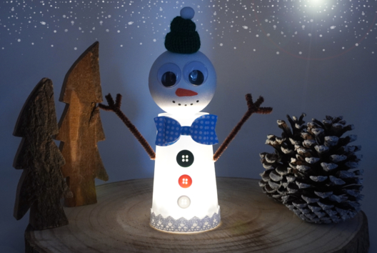 bonhomme neige lumineux gobelet enfant - Activités manuelles Noël - 10doigts.fr - 2