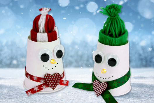 bonhomme neige noël gobelet carton bonnet laine enfant activité bricolage - Activités manuelles lumières - 10doigts.fr