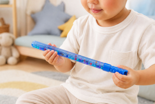 bouteille sensorielle bébé - Activités manuelles moins de 3 ans - 10doigts.fr