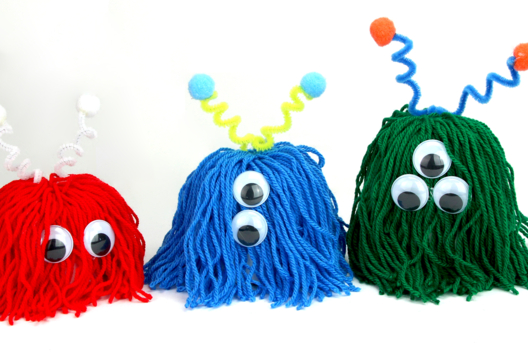 Bricolage Monstres Pompons Halloween - Activités manuelles Halloween - 10doigts.fr - 2