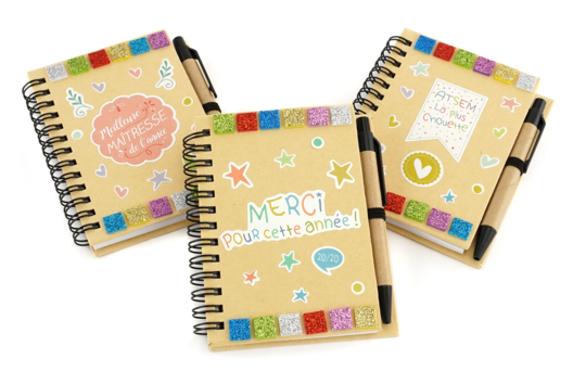 cadeau fin année carnet de notes - Activités manuelles cadeaux maitresses, maitres, ATSEM, AESH, nounous... - 10doigts.fr - 2