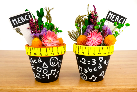 Cadeau Maitresse Pot Fleurs Sechees - Activités manuelles cadeaux maitresses, maitres, ATSEM, AESH, nounous... - 10doigts.fr - 2