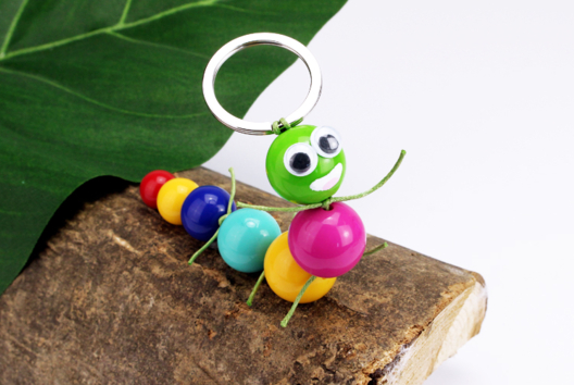 Chenille porte-clé activité enfants - Activités manuelles porte-clés - 10doigts.fr